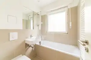 Bezugsfrei & provisionsfrei: 3-Zimmer-Wohnung mit Sonnenbalkon in Top-Zustand! – Berlin – Vorschaubild 9