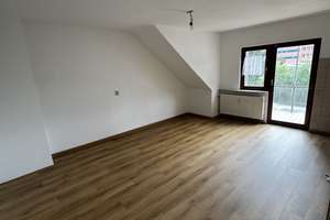 Renovierte 3 ZKB Nähe Globus / Balkon / Gartennutzung