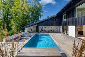 Exklusives Wohnen: Elegante Villa mit Außenpool und stilvollem Flair – Starnberg (Kreis) – Vorschaubild 2
