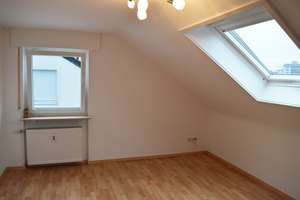 Schöne 2-Zimmer-DG-Wohnung in gutem Zustand mit Garage – Die vollständige Adresse der Immobilie erhältst du vom Anbieter., 76149 Neureut, Karlsruhe – Vorschaubild 2