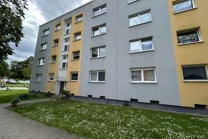 Bezugsfertige 3,5-Zimmer-Wohnung mit Balkon in ruhiger, grüner Lage