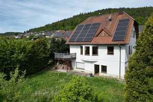 Gepflegtes Einfamilienhaus mit Einliegerwohnung und Wohlfühlcharakter in ruhiger Lage
