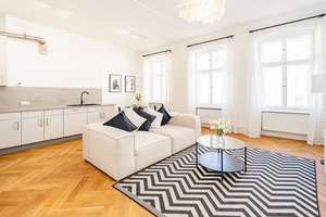 Toplage: Zehdenicker Straße - 2-Zimmer-Stuckaltbauwohnung: ruhig gelegen und dennoch zentral!