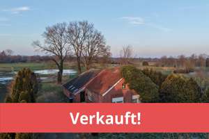 Verkauft! Sanierbedürftiges Fehnhaus in Kanallage mit Blick auf Wiesen und Felder! – Die vollständige Adresse der Immobilie erhältst du vom Anbieter., 26810 Westoverledingen – Vorschaubild 1