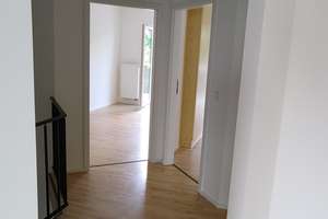 Frisch saniertes Reihenhaus mit Garten, Garage + Stellplatz und 2 Balkonen – Die vollständige Adresse der Immobilie erhältst du vom Anbieter., 68723 Oftersheim – Vorschaubild 12