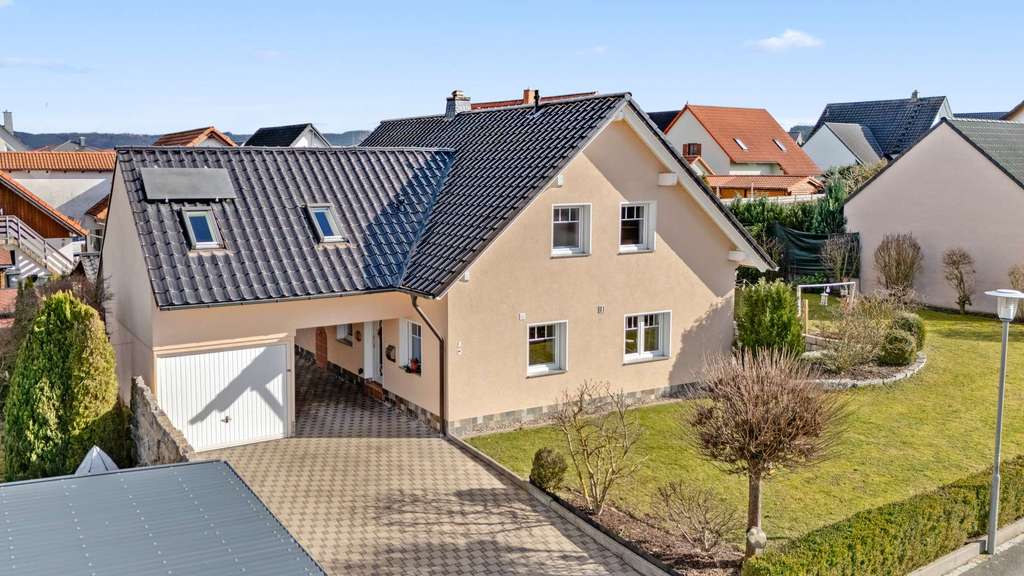 Immobilie in Küps - Familiäre Lage! Modernisiertes Einfamilienhaus mit traumhafter Terrasse und Garten - Bild 2