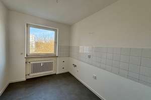 Schöne familienfreundliche 4-Zimmer-Wohnung mit Loggia nähe Augsburg-Kuhsee zu vermieten  – Mittenwalder Straße 16, 86163 Hochzoll-Süd, Augsburg – Vorschaubild 6