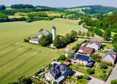 Idyllisches 1-2 Fam.-Haus + Einliegerwohnung – In nur 20 Min. in Paderborn!