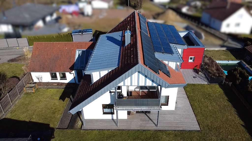 Immobilie in Maselheim - Attraktives 3-Familienhaus in Sulmingen mit Pool, PV-Anlage und großem Garten – ideal für Eigennutze - Bild 1