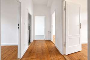 Bezugsfrei ! Liebevoll renovierte 3-Zimmer-Wohnung mit Süd-West-Balkon zw. Spree & Mierendorffplatz