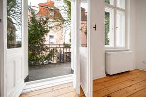 🌳 Altbau-Traum am Schlosspark Lichterfelde - Charmante Altbau 3 Zi Whg mit Balkon & Blick ins Grüne – Die vollständige Adresse der Immobilie erhältst du vom Anbieter., 12207 Lichterfelde, Berlin – Vorschaubild 2