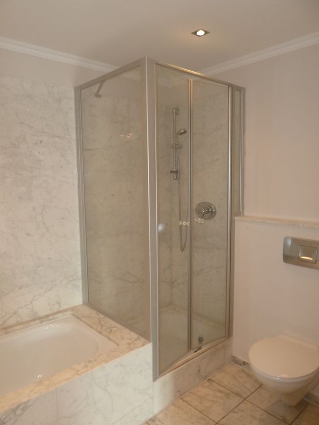 Traumhafte Altbauwohnung zwischen Palmengarten und "Alte Oper"..V-E-R-M-I-E-T-E-T... image