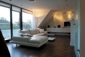 Klimatisierte Maisonette-Wohnung, voll möbliert, mit großer Dachterrasse, Gartennutzung & Stellplatz – 40547 Lörick, Düsseldorf – Vorschaubild 1