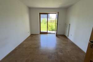 4-Zimmer-Wohnung im EG mit überdachter Terrasse, Gartenanteil und Garage – Die vollständige Adresse der Immobilie erhältst du vom Anbieter., 83083 Riedering – Vorschaubild 7