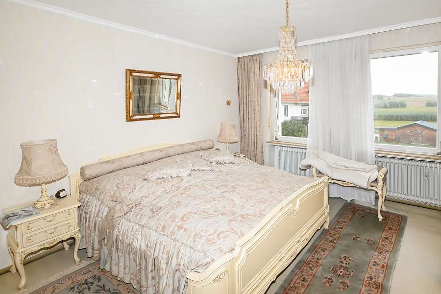 Immobilie in Breuna - Schönes Einfamilienhaus mit parkähnlichem Garten! - Bild 6