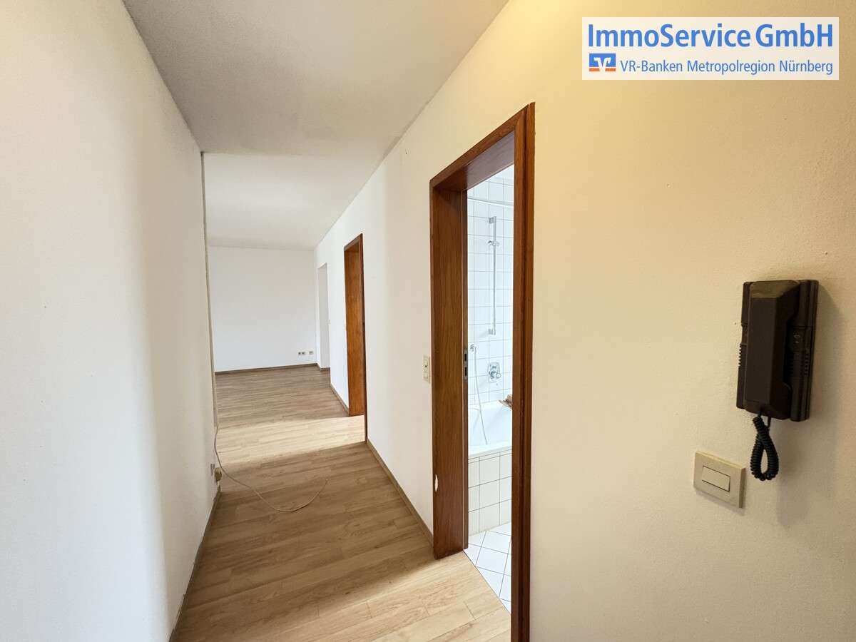 Gepflegte 2-Zimmer Dachgeschoss Wohnung im Herzen von Feucht!, Nürnberger Land Kreis – Bild 3