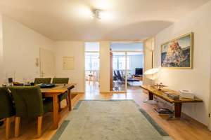 Zentral wohnen: Großzügige 4-Zimmer-Wohnung mit Aufzug & Tiefgarage