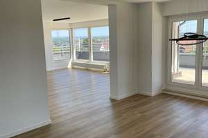 Modernisiertes Penthouse mit 4,5 Zimmern in Holzgerlingen – Hohenzollernstrasse 2, 71088 Holzgerlingen – Vorschaubild 2