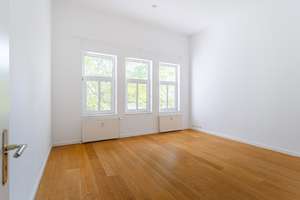 Stuckdecken, Wintergarten, Einbauküche - 3-Zimmer-Wohnung mit besonderer Ausstattung – Die vollständige Adresse der Immobilie erhältst du vom Anbieter., 28203 Fesenfeld, Bremen – Vorschaubild 3