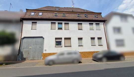 Bild von 6% Rendite: Lukratives 11-Parteien- Mehrfamilienhaus mit großem Hof und 2 Garagen