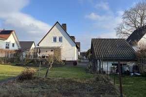 Bezugsfrei!
Wohlfühl-EFH für Familien mit Sonnengarten in Ruhig-Lage und sehr günstigem Erbpachtzin – Die vollständige Adresse der Immobilie erhältst du vom Anbieter., 53127 Ippendorf, Bonn – Vorschaubild 2
