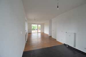 ** zeitnah einziehen ** helle Grundrissgestaltung mit Balkon, Küchenübernahme möglich – Fitzmauricestraße 7, 50829 Köln – Vorschaubild 2