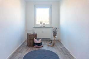 3-Raum-Wohnung mit Tageslichtbad in begrünter Wohnlage – Helbersdorfer Str. 8c, 9120 Helbersdorf, Chemnitz – Vorschaubild 3