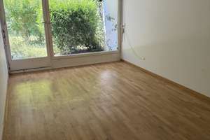 KHALIL WAKED IMMOBILIEN! Top Lage in München- 3 Zimmer Erdgeschoss Wohnung mit Terrasse. – Stolzingstraße 4, 81927 Englschalking, München – Vorschaubild 3