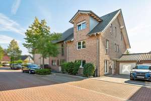 Einziehen & wohlfühlen! 143m² Wohnfläche + 99m² beheizte Nutzfläche sorgen für reichlich Platz – Die vollständige Adresse der Immobilie erhältst du vom Anbieter., 41462 Furth Nord, Neuss – Vorschaubild 1
