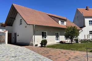 Charmantes Einfamilienhaus mit Denkmalstatus und modernem Komfort – Die vollständige Adresse der Immobilie erhältst du vom Anbieter., 93309 Kelheim – Vorschaubild 1