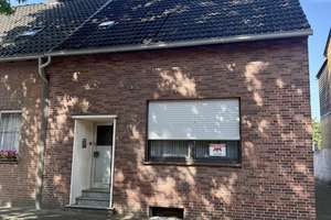 HANDWERKER AUFGEPASST!! Doppelhaushälfte im Bocholter Süden mit jeder Menge Potential – Die vollständige Adresse der Immobilie erhältst du vom Anbieter., 46395 Bocholt – Vorschaubild 1