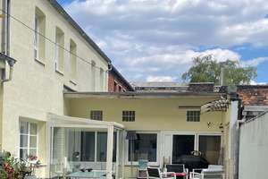 Starkes Immo-Paket: 6-Fam.-Haus + EFH + 3 x Lager-/Werkstatt-Hallen - gesamt ca. 930 m² Wohn-Nutzfl.