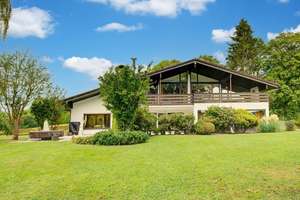 Anmutiges Villenanwesen im Bungalowstil mit parkähnlichem Grundstück inmitten der Stadt Altenkirchen – Die vollständige Adresse der Immobilie erhältst du vom Anbieter., 57610 Altenkirchen (Westerwald) – Vorschaubild 2