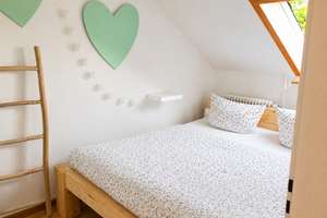 Bezugsfreie, gemütliche 2,5 Zimmer-Dachgeschoß-Whg. zentral an der Haltestelle Hornustraße – Ettenheimerstr. 2, 79108 Brühl-Güterbahnhof, Freiburg im Breisgau – Vorschaubild 2