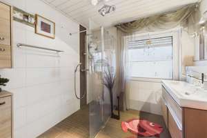 BUNGALOW IN RUHIGER LAGE MIT KAMIN, FUSSBODENHEIZUNG, MODERNEM BADEZIMMER UND ELEKTRISCHER GARAGE – Die vollständige Adresse der Immobilie erhältst du vom Anbieter., 26125 Ofenerdiek, Oldenburg (Oldenburg) – Vorschaubild 9