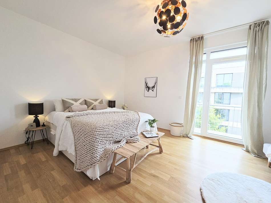 Schlafzimmer mit kleinem Balko