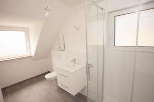 Architektur trifft Wohnkomfort! Aussergewöhnliche Maisonette mit Galerie und Loft-Charakter! – Andernacherstr. 6, 50968 Marienburg, Köln – Vorschaubild 5