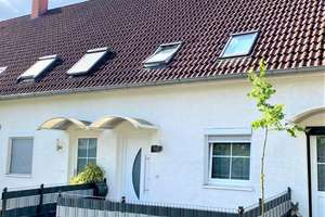 Gepflegtes Reihenmittelhaus mit Stellplatz und Wintergarten in guter Lage in Huchting.