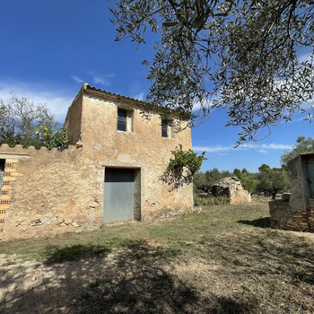 Landgut mit großem, zu restaurierendem Bauernhaus in El Burgà