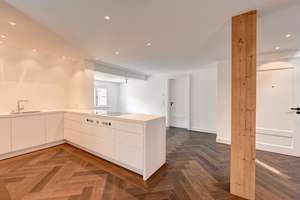 Luxuriöses Wohnen auf zwei Ebenen – Design-Maisonette im Altbaujuwel – Holbeinstraße 17, 81679 Altbogenhausen, München – Vorschaubild 4