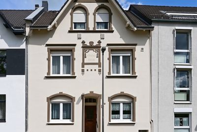 Mehrfamilienhaus mit schönem Garten in Wülfrath-Zentrum: Kombination Eigennutzung/Kapitalanlage