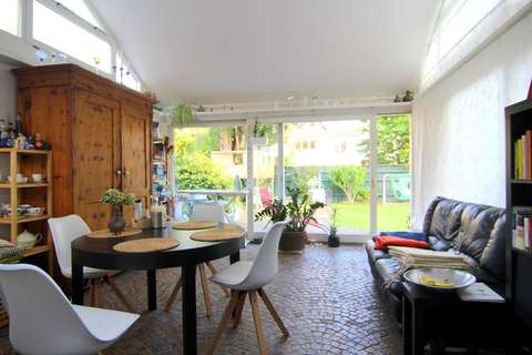 1 2 Familienhaus Mit Garage Carport Wintergarten Und Balkon Auf Schonem Erbpachtgrundstuck