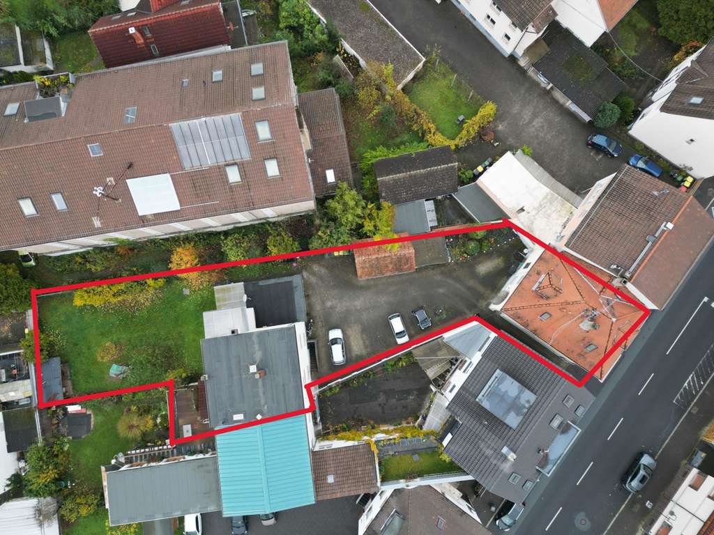 Immobilie in Offenbach am Main - Zweifamilienhaus und Dreifamilienhaus mit Garten und Hof in Offenbach-Bieber, voll vermietet - Bild 0