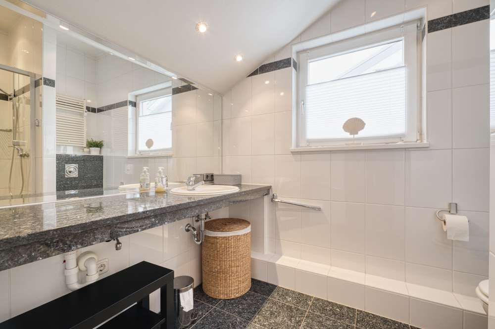 Immobilie in Wittenbeck - „Am Grün“: Jung mit Kamin, 2 Balkonen, Keller & Carport, in TOP Lage zwischen Golfplatz & Ostsee !!! - Bild 18