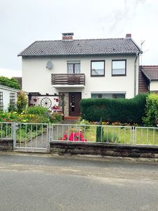 Wohnkomfort in Ortsrandlage – mit Freisitz statt Gartenarbeit