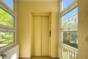 bezugsfrei: ruhige Lage | Südostbalkon | Aufzug | Fernwärme | Blick ins Grüne – Die vollständige Adresse der Immobilie erhältst du vom Anbieter., 4329 Heiterblick, Leipzig – Vorschaubild 3