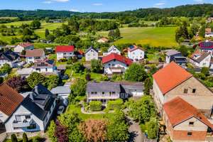 Großzügiges Zuhause für Familien mit Garten, Anbau und Doppelgarage – Die vollständige Adresse der Immobilie erhältst du vom Anbieter., 35466 Rabenau – Vorschaubild 3
