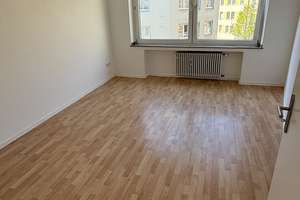 Erstbezug nach Sanierung mit Winterbalkon und EBK: Stilvolle 3-Zimmer-Wohnung in Düsseldorf – Gneisenaustraße 21, 40477 Pempelfort, Düsseldorf – Vorschaubild 6