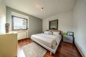 Charmantes Familiendomizil in Bestlage von Rondorf: 109m² Wfl. + 21m² Wintergarten mit Kaminofen – Die vollständige Adresse der Immobilie erhältst du vom Anbieter., 50997 Rondorf, Köln – Vorschaubild 20
