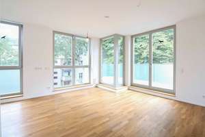 Helle 2-Zimmer-Wohnung mit Balkon in Berlin-Friedrichshain, frei ab 1. August